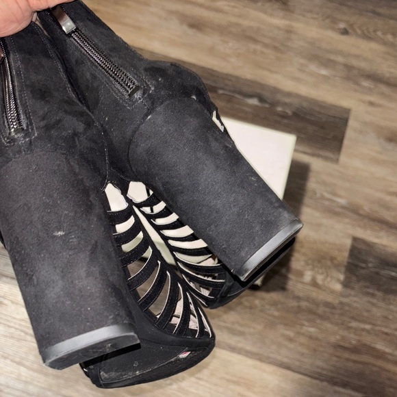 Franco Sarto Black and Tan Strappy Sandals - Picture 8 of 15